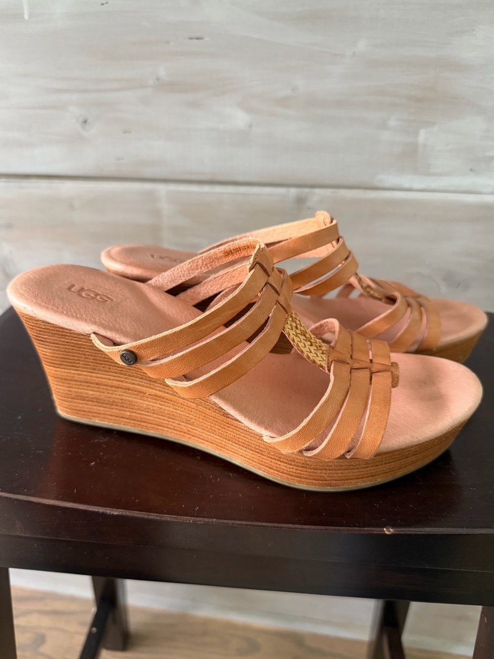 UGG Mattie Wedge Sandals Platform wedge heel Braided straps Size 8 Tan Leather